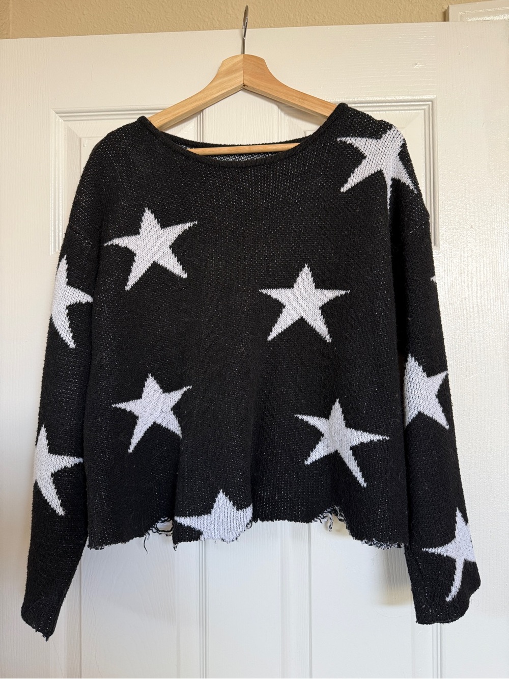 Source Unknown Black Sweater with White Star Print